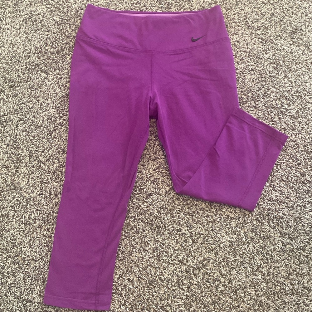 Nike women’s purple crop leggings, size small